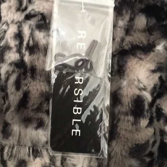 Dennis Basso faux fur vest - Picture 4 of 5